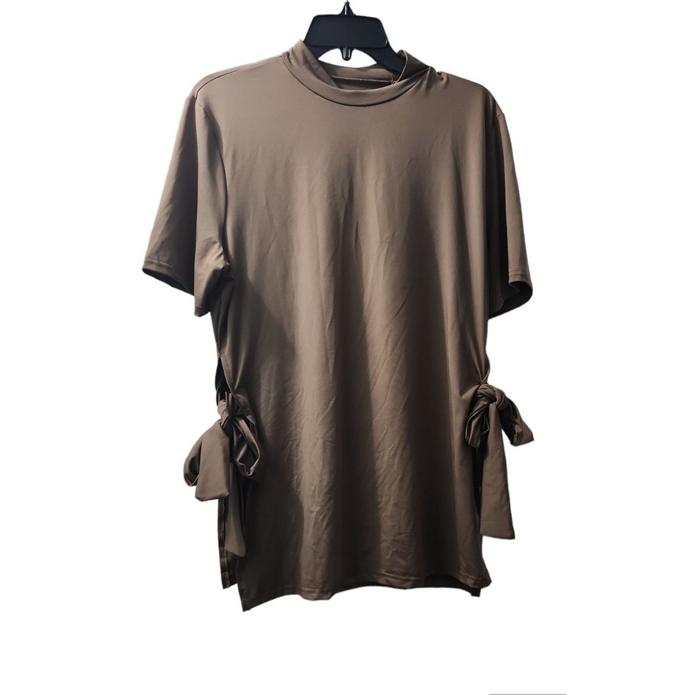 Unbranded Blouse Size Medium Slits Up The Sides That Tie‎